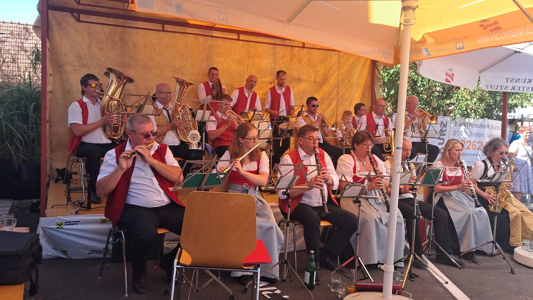 Die Musikkapelle beim Kirtag der Feuerwehr Flandorf